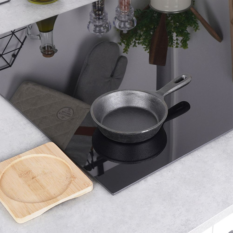 ORION Cast-iron pan for serving on a board tray